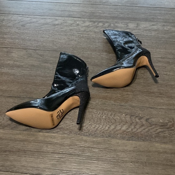 NWT BURJU Savage Ankle Closed Pointed Toe Wet Look With Sparkle Heel | 5.5 - Picture 3 of 7